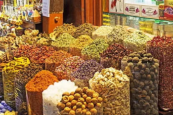 Foto de una tienda de especias en un bazar