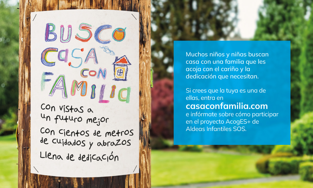 cartel en un poste de madera sobre un niño que busca casa. Va sobre Aldeas Infantiles